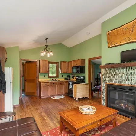 2 Bedroom-Riverfront-Fireplace - Pet Ok